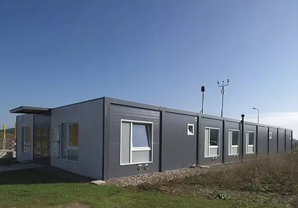 Virnastatav kokkupandavate teraskonteinerite kontor